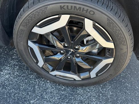 Used 2024 Kia Telluride S w/ S Sunroof Package image 9