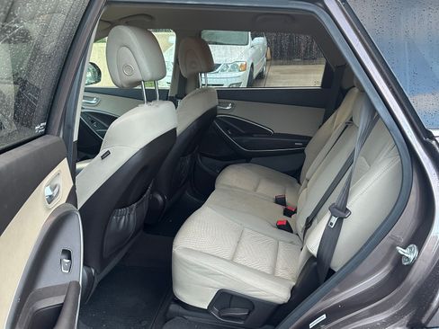 Used 2014 Hyundai Santa Fe GLS image 5