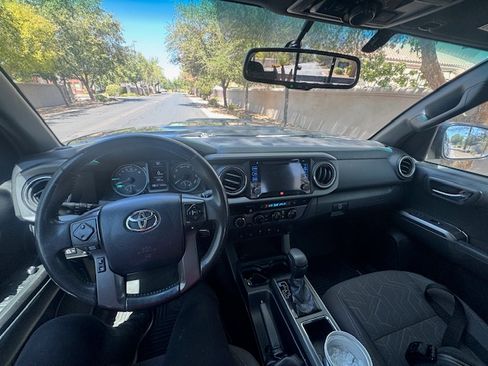 Used 2016 Toyota Tacoma TRD Off-Road image 13