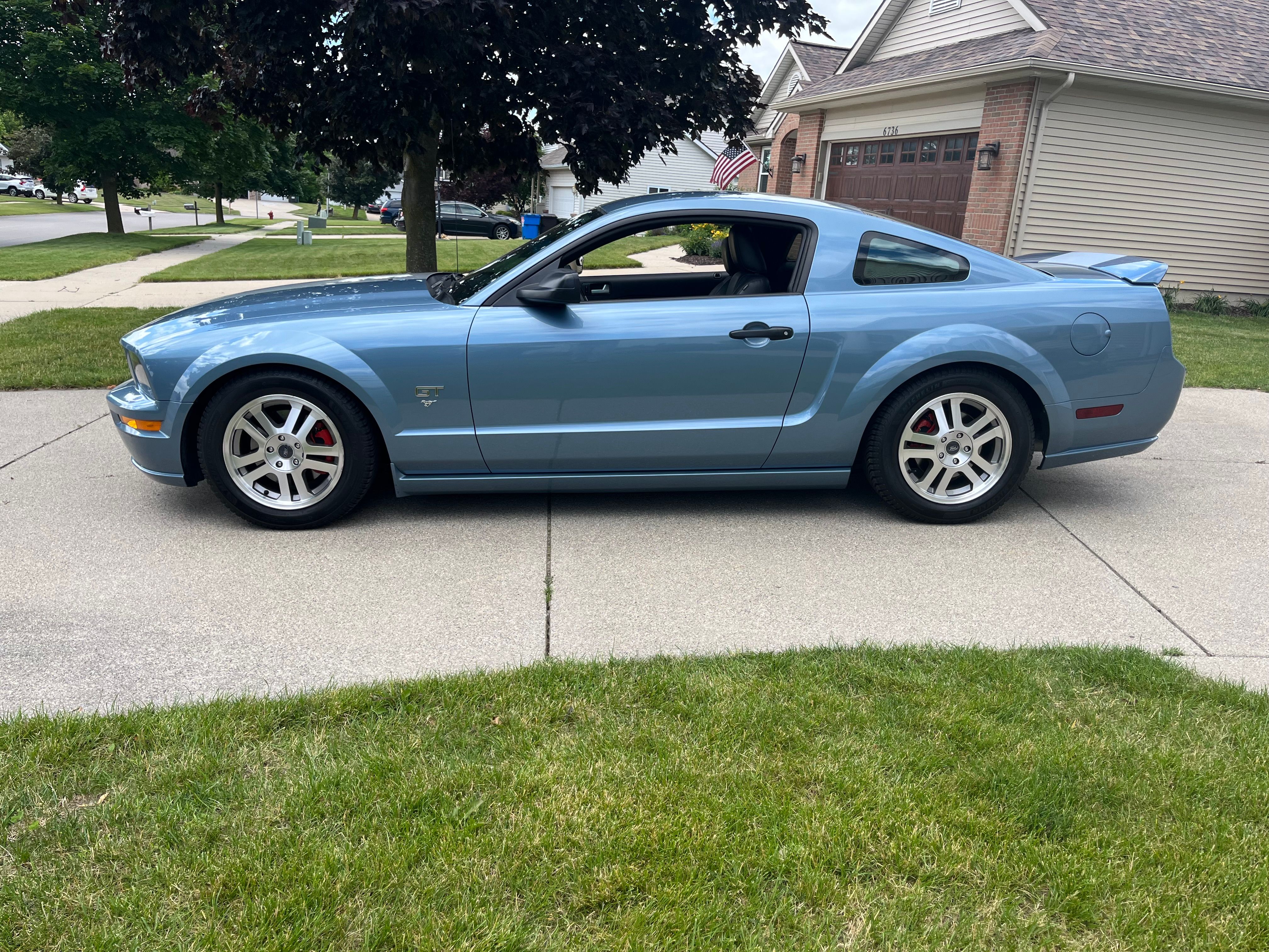 Used 2005 Ford Mustang GT Premium RWD image 12