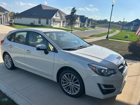 Used 2015 Subaru Impreza 2.0i Limited AWD/4WD image 1