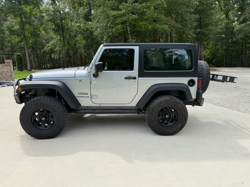 Used 2017 Jeep Wrangler Sport w/ Quick Order Package 24S AWD/4WD image 4