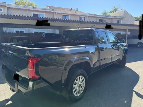 Used 2024 Toyota Tacoma SR5 AWD/4WD image 8