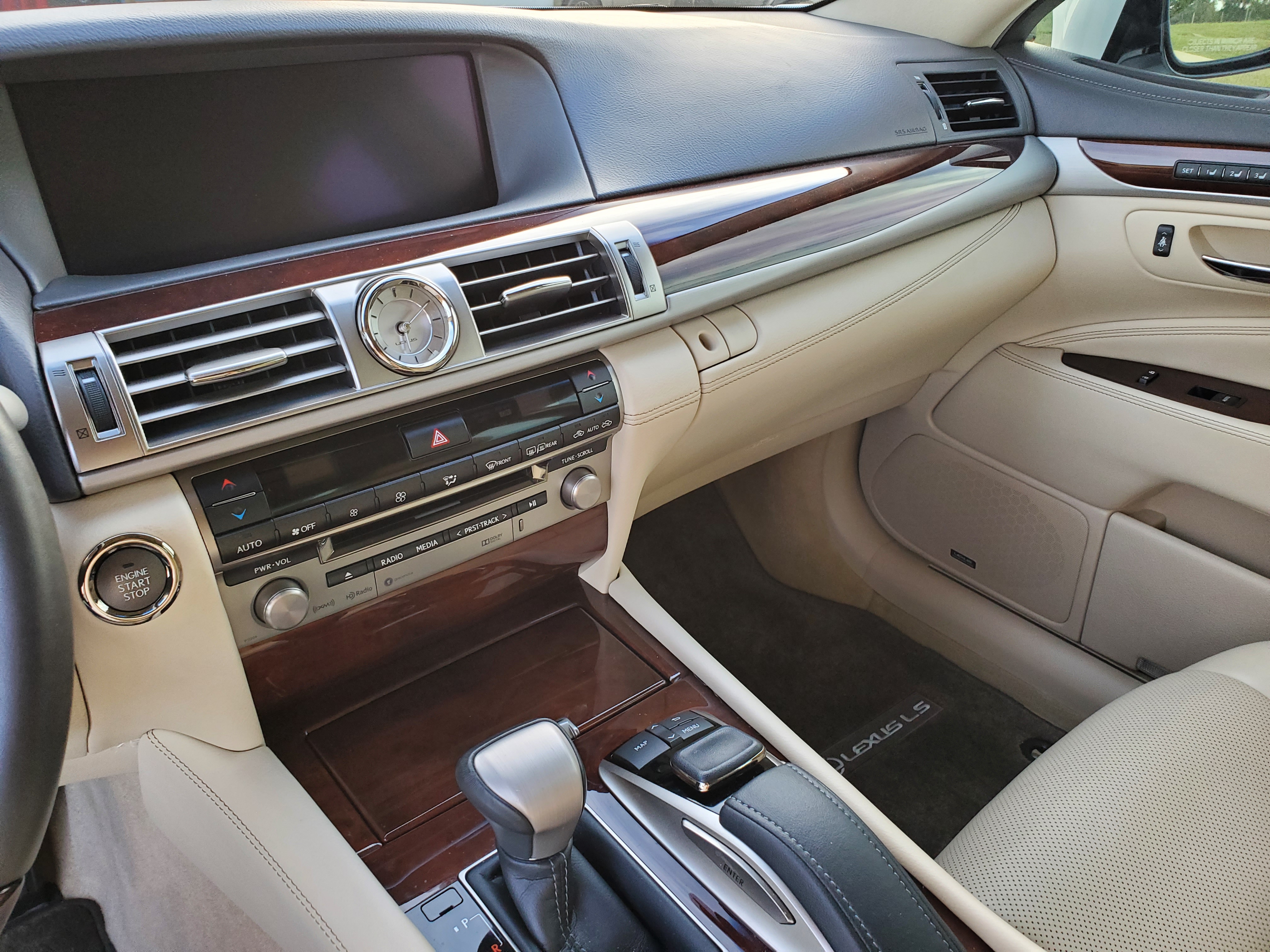 Used 2016 Lexus LS 460 w/ Comfort Package RWD image 9