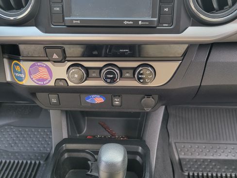 Used 2018 Toyota Tacoma SR5 image 15