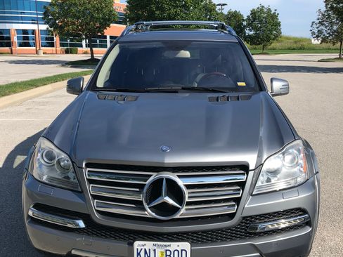 Used 2011 Mercedes-Benz GL 550 4MATIC image 12
