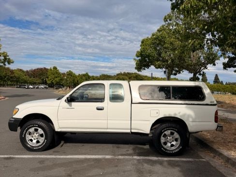 Used 1998 Toyota Tacoma 4x4 Xtracab V6 image 2