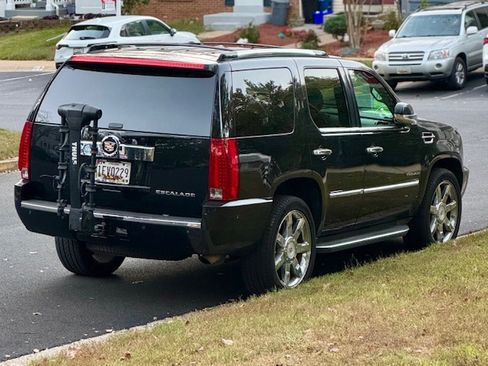 Used 2010 Cadillac Escalade Luxury image 1