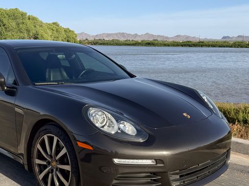 Used 2015 Porsche Panamera image 8