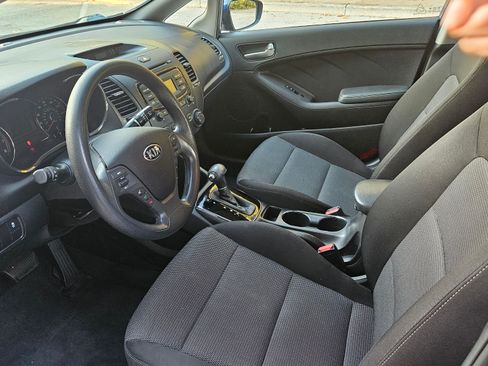 Used 2017 Kia Forte LX image 17