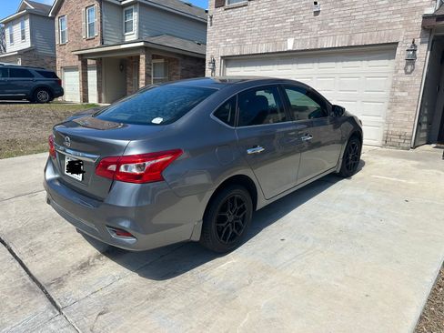 Used 2017 Nissan Sentra S image 5