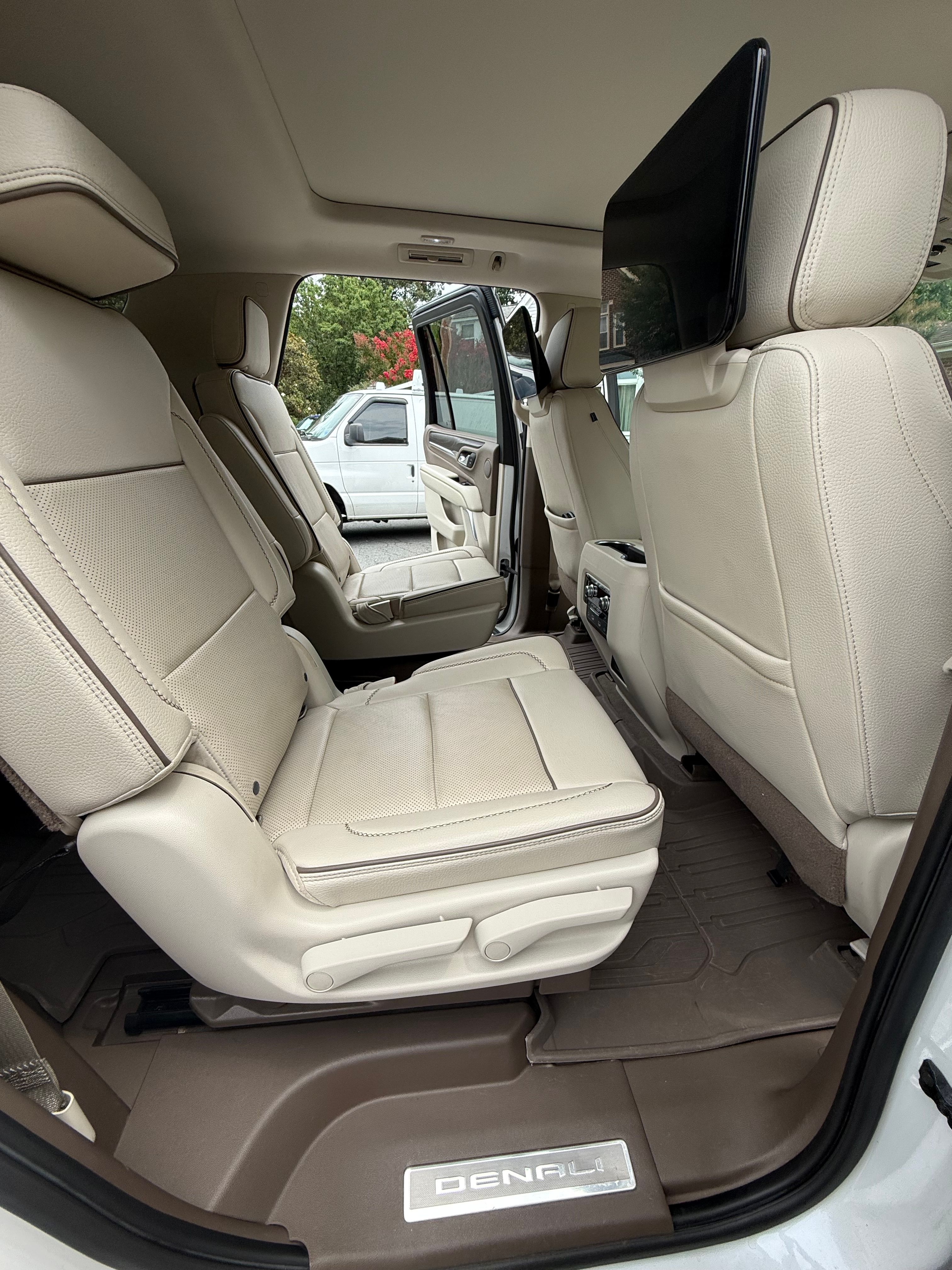 Used 2021 GMC Yukon Denali w/ LPO, Illumination Package AWD/4WD image 22
