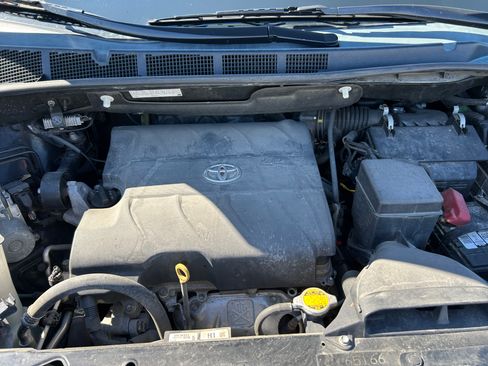 Used 2014 Toyota Sienna SE w/ SE Premium Package w/Entune image 28