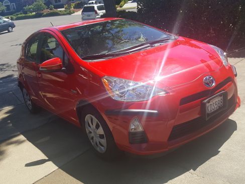 Used 2014 Toyota Prius C One image 8