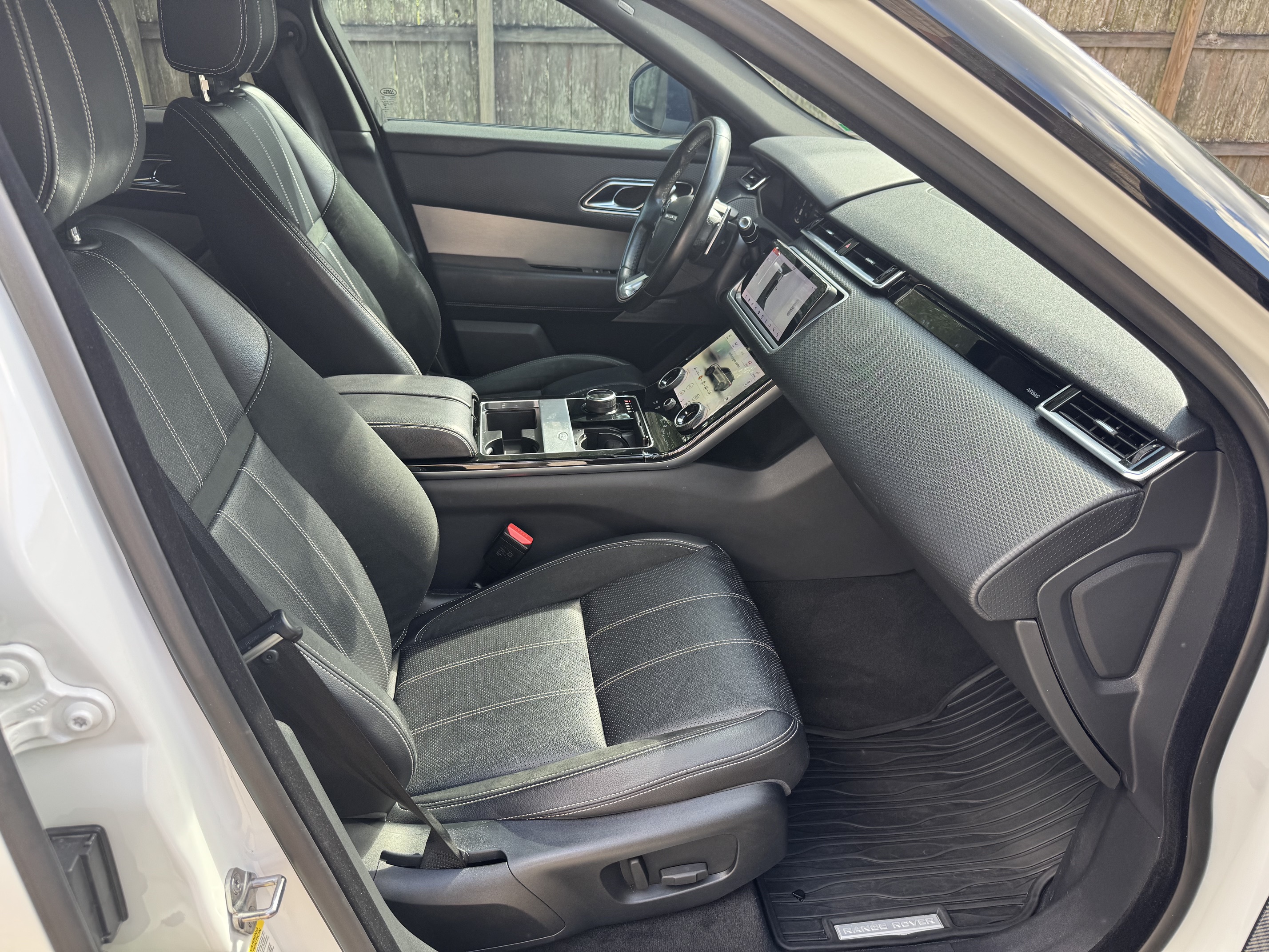 Used 2019 Land Rover Range Rover Velar R-Dynamic SE AWD/4WD image 18