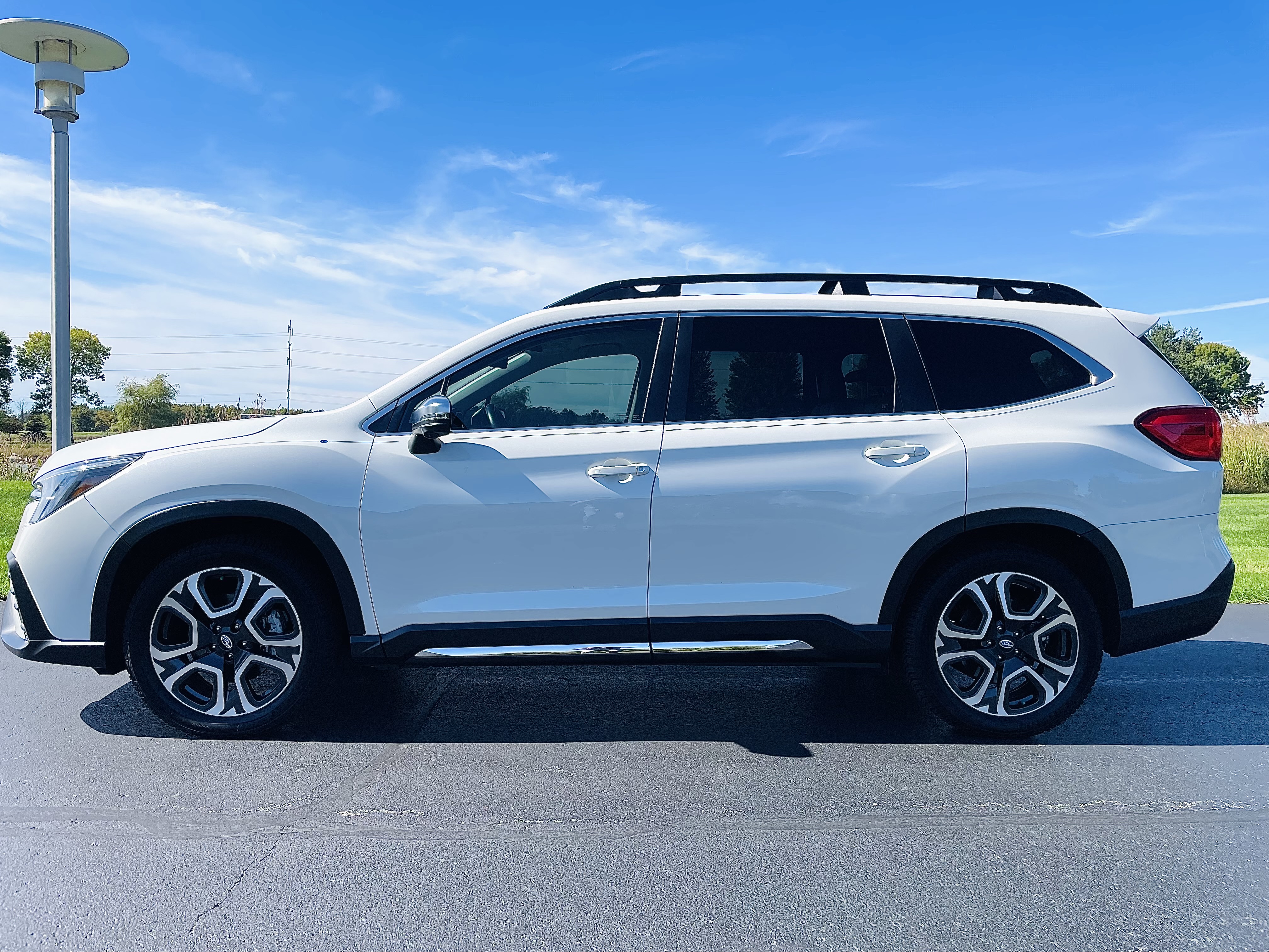 Used 2023 Subaru Ascent Limited w/ Technology Package AWD/4WD image 2