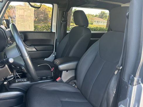 Used 2015 Jeep Wrangler Sport image 15