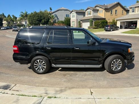 Used 2017 Ford Expedition XLT RWD image 9