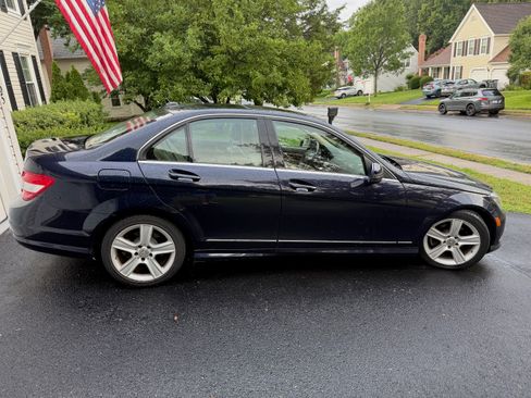 Used 2011 Mercedes-Benz C 300 4MATIC Sedan image 1
