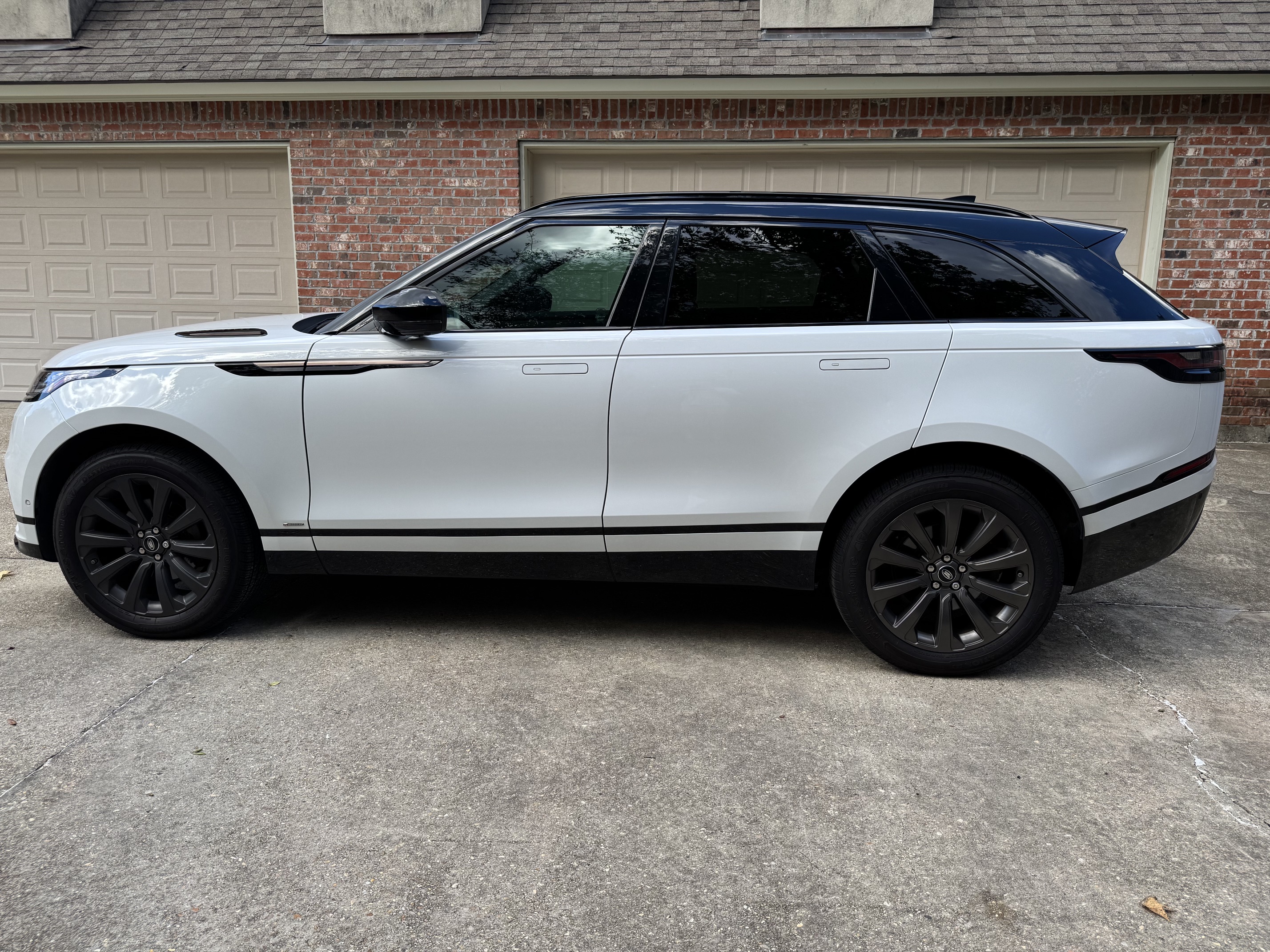 Used 2019 Land Rover Range Rover Velar R-Dynamic SE AWD/4WD image 1