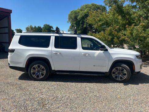 Used 2024 Jeep Wagoneer L Sport Utility 4D w/ Premium Group I image 8