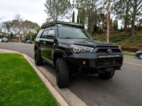 Used 2015 Toyota 4Runner Limited image 8