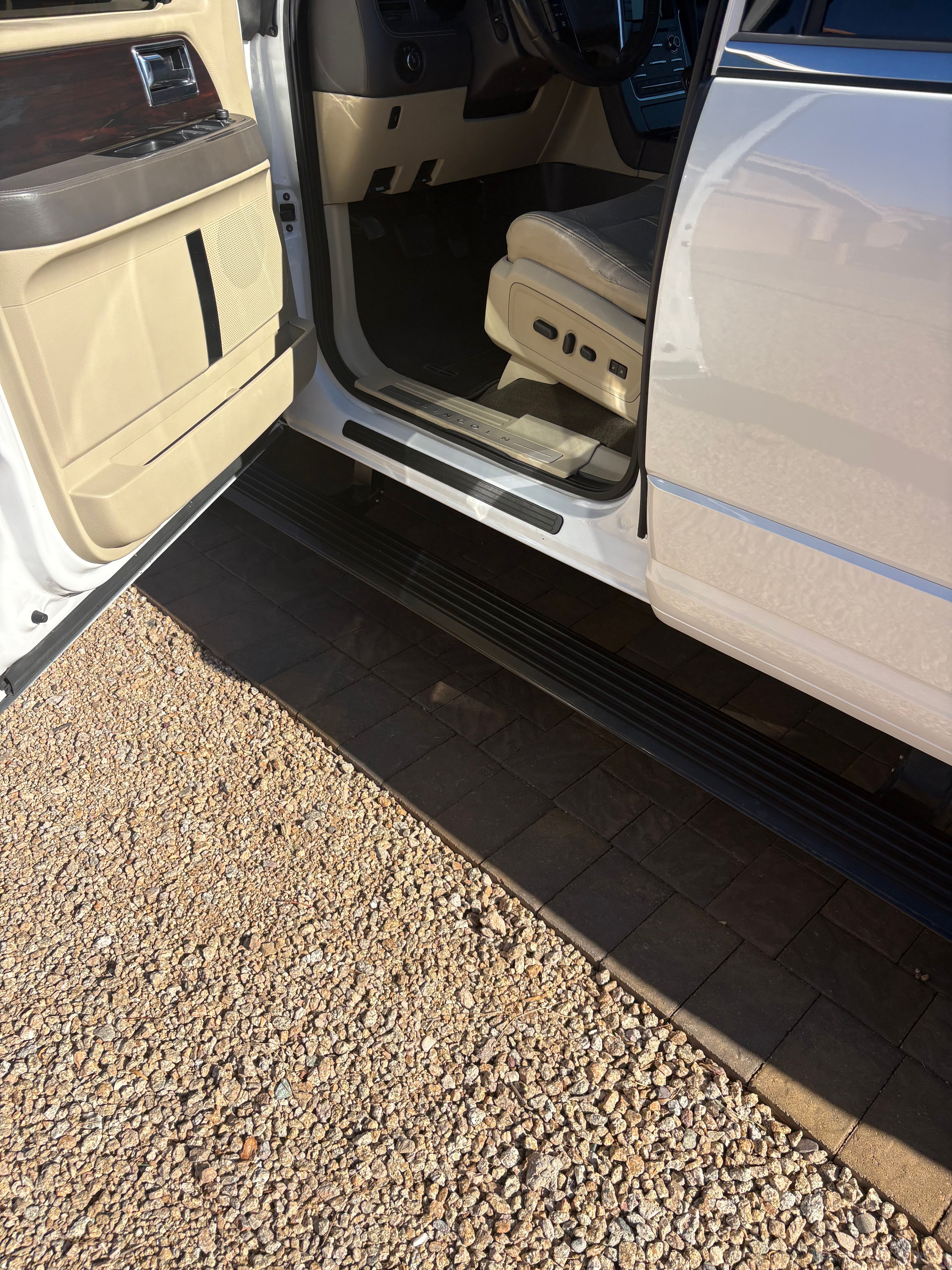 Used 2015 Lincoln Navigator 4WD w/ Equipment Group 101A Reserve image 8