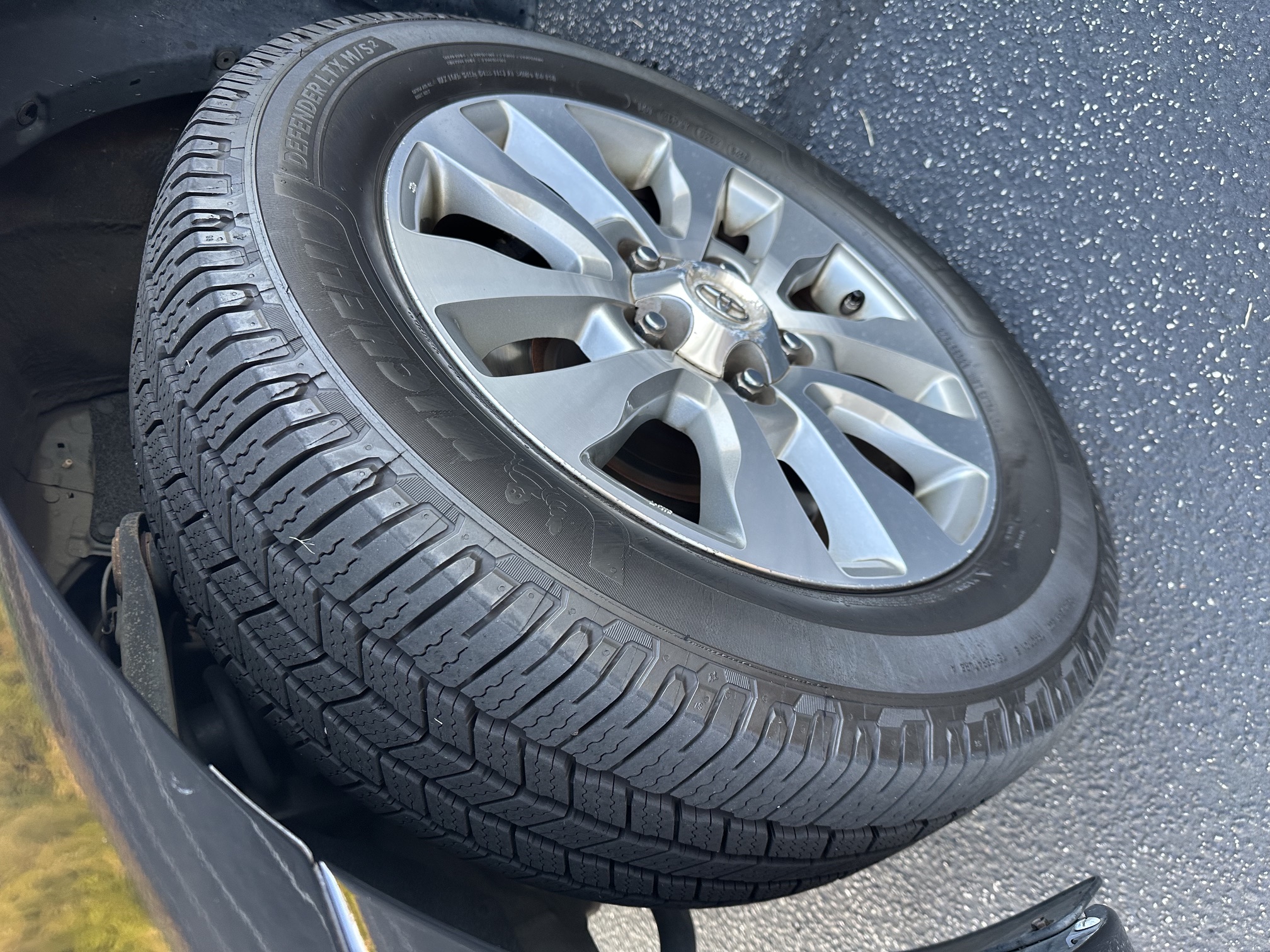 Used 2011 Toyota Sequoia SR5 w/ Premium Pkg AWD/4WD image 21
