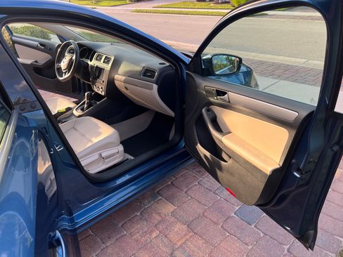 Used 2016 Volkswagen Jetta SE image 9