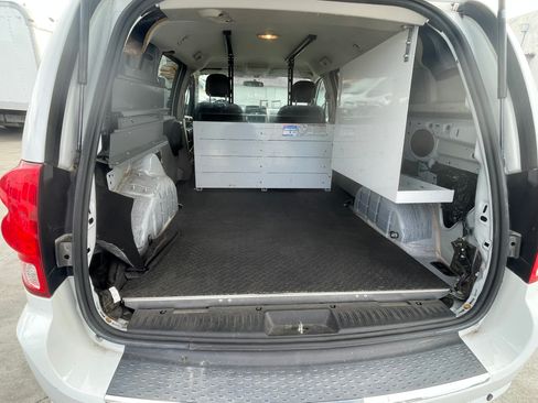 Used 2015 RAM C/V Tradesman image 11