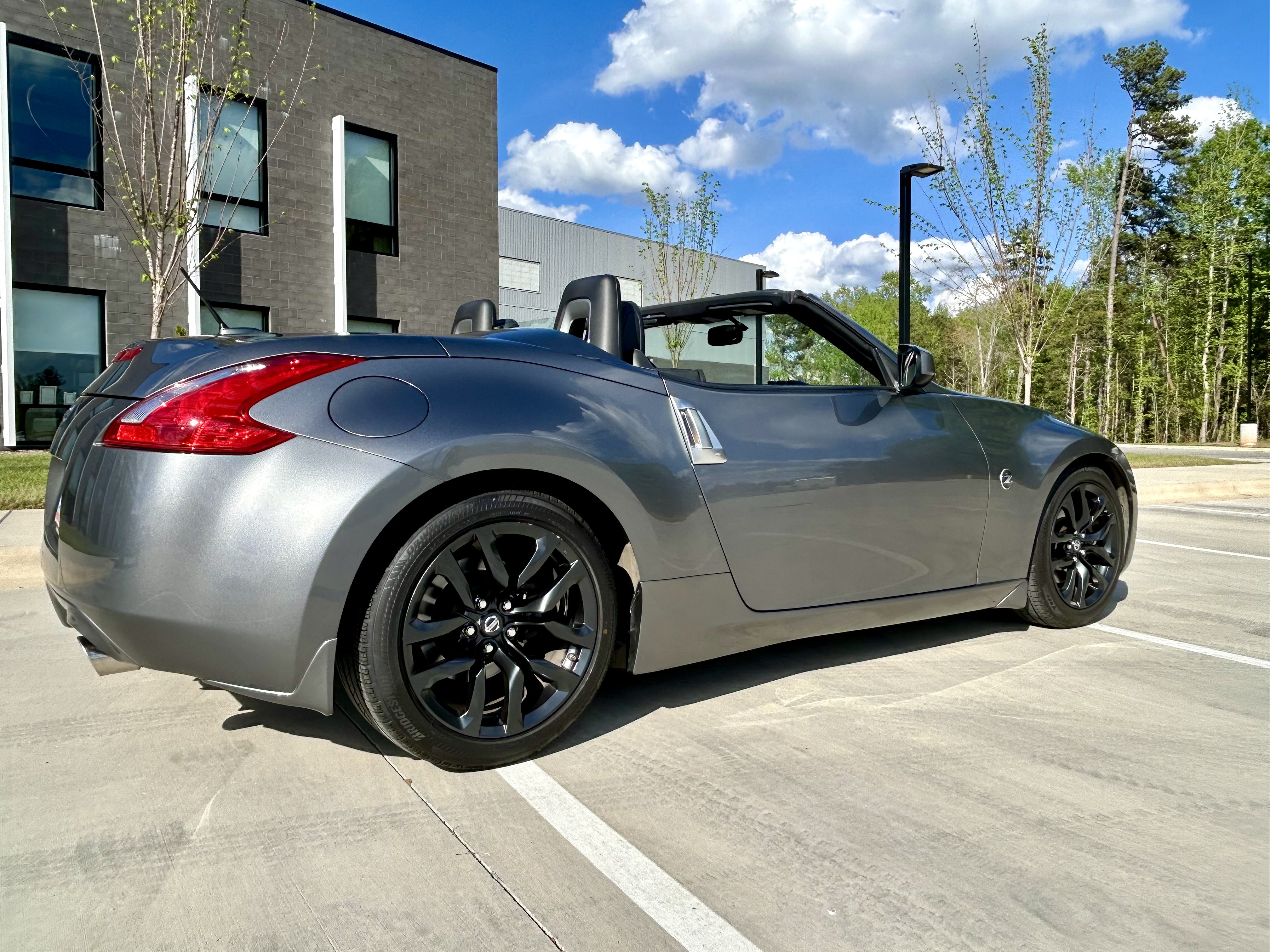 Used 2016 Nissan 370Z Touring RWD image 8