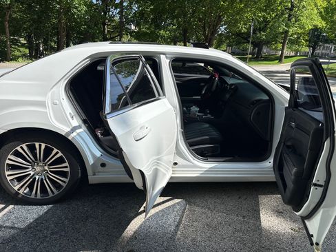 Used 2014 Chrysler 300 S RWD image 6