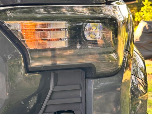 Used 2025 Toyota Tacoma SR AWD/4WD image 16