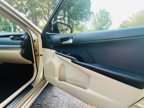 Used 2012 Toyota Camry LE FWD image 14