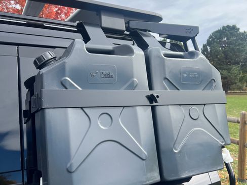 Used 2023 Land Rover Defender 110 S image 6