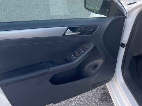 Used 2016 Volkswagen Jetta SE image 15