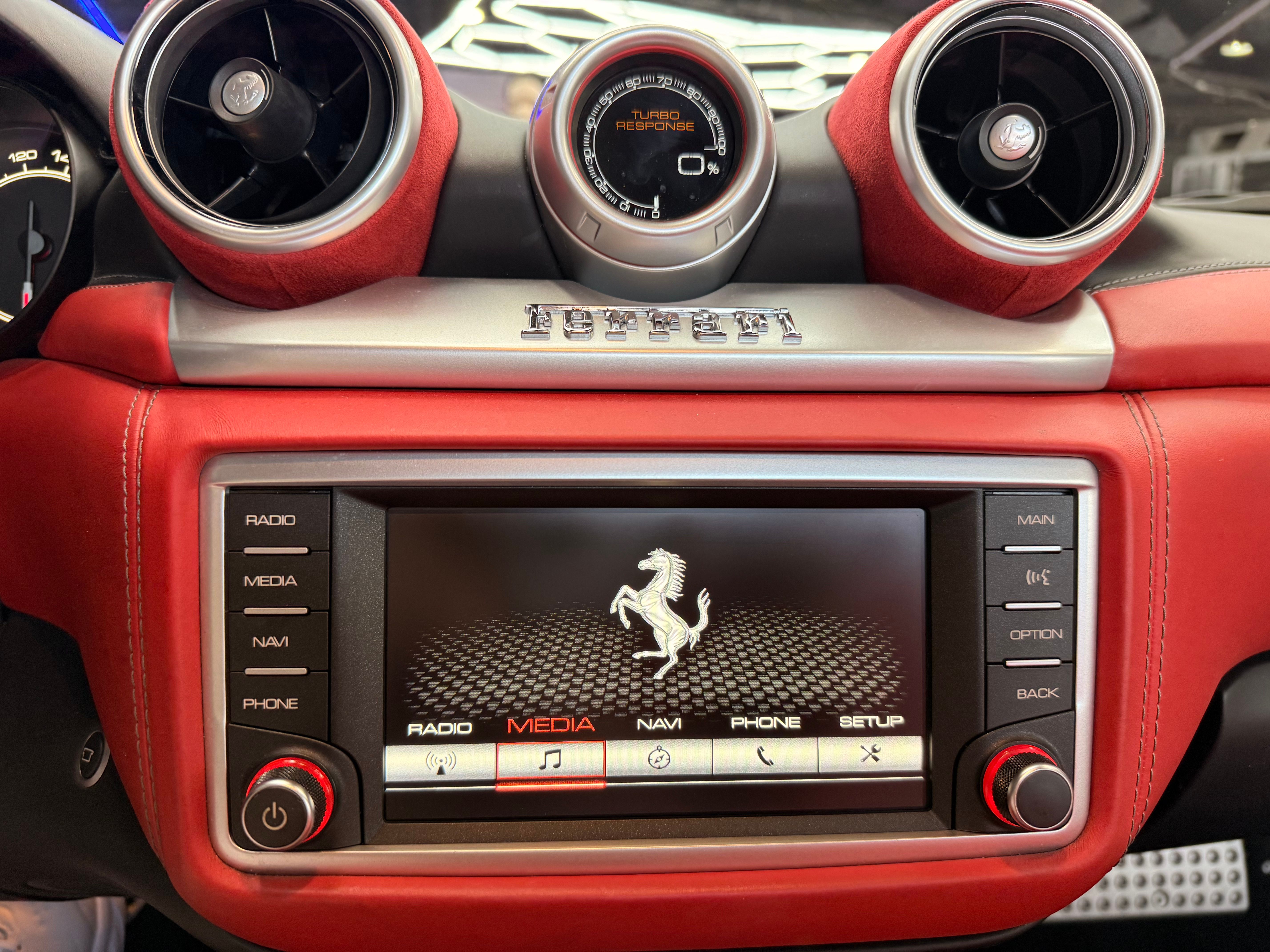 Used 2017 Ferrari California T RWD image 22