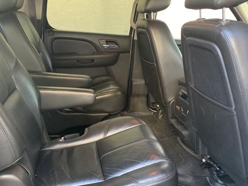 Used 2012 Chevrolet Suburban LT image 4