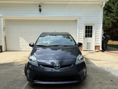 Used 2015 Toyota Prius Two FWD image 2