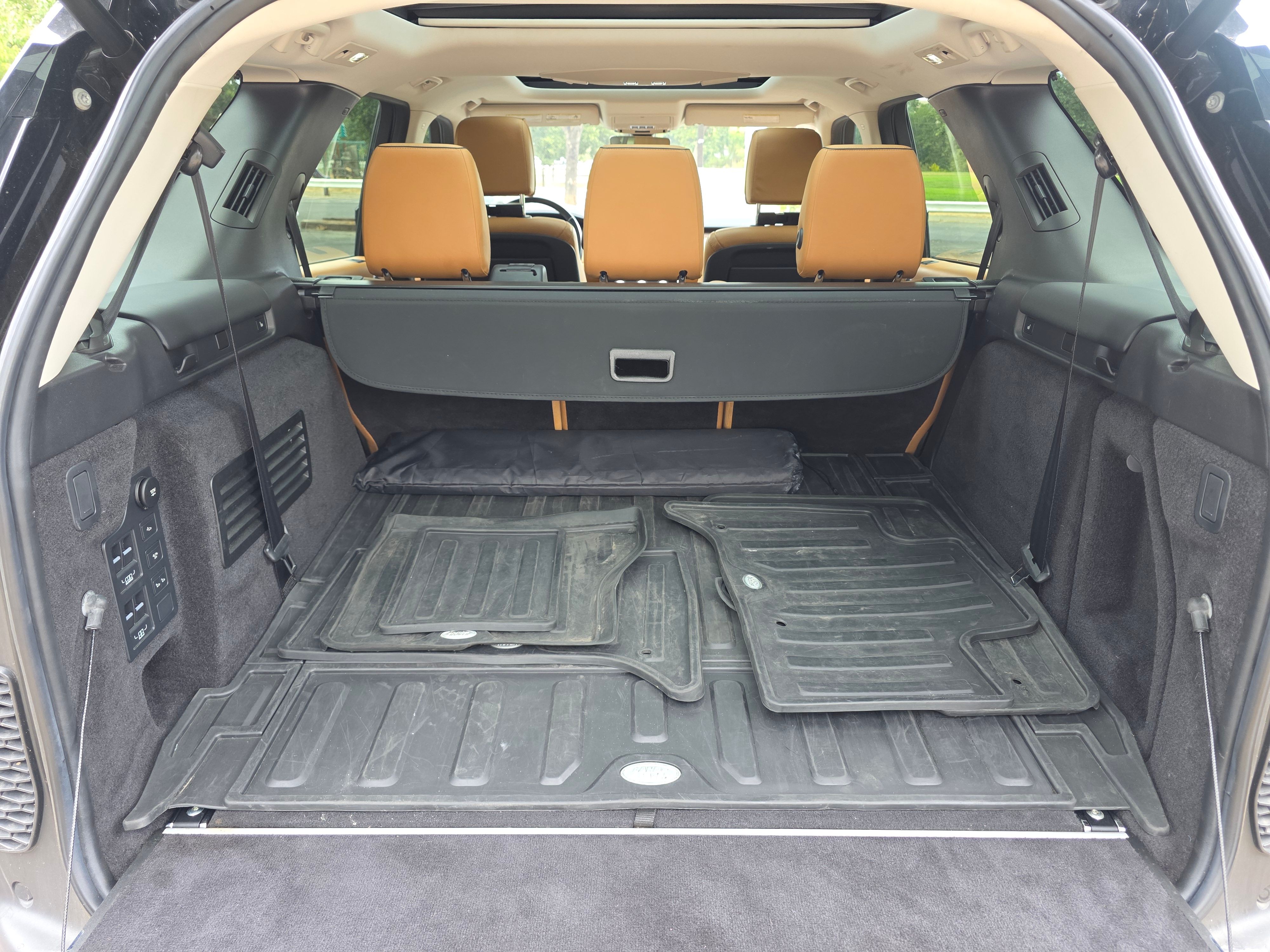 Used 2018 Land Rover Discovery HSE Luxury AWD/4WD image 15