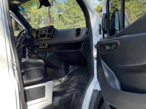 Used 2022 Mercedes-Benz Sprinter 2500 image 17