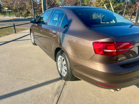 Used 2015 Volkswagen Jetta S image 9