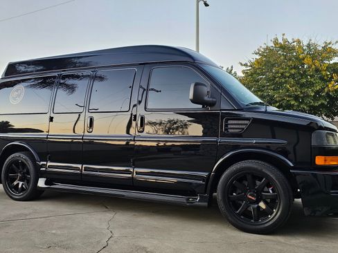 Used 2014 GMC Savana 1500 Van 3D image 1