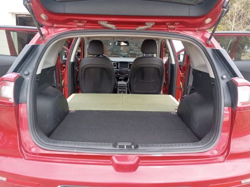 Used 2019 Kia Niro EX image 30