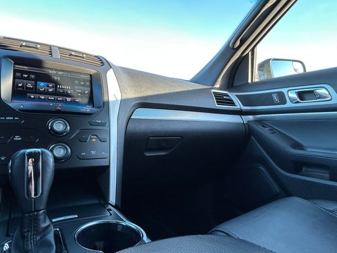 Used 2014 Ford Explorer XLT w/ Equipment Group 202A image 23