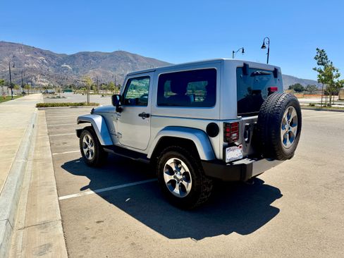 Used 2018 Jeep Wrangler Sahara w/ Connectivity Group image 5