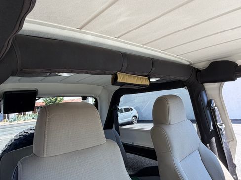 Used 2006 Jeep Wrangler Unlimited Rubicon AWD/4WD image 16