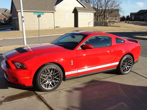Used 2011 Ford Mustang Shelby GT500 w/ SVT Performance Pkg image 2