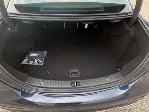 Used 2022 Mercedes-Benz E 350 4MATIC Sedan image 5