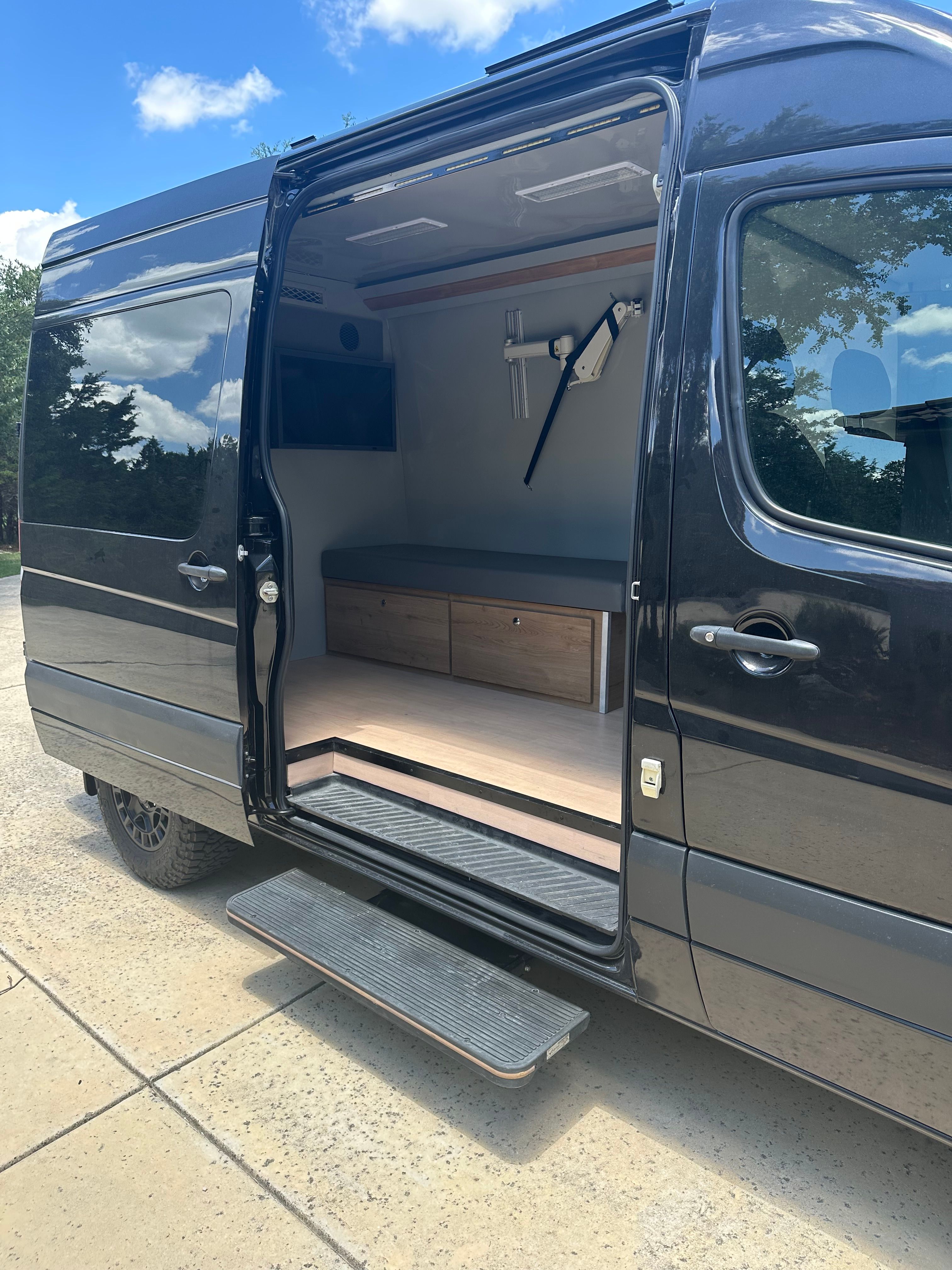 Used 2017 Mercedes-Benz Sprinter 2500 image 5
